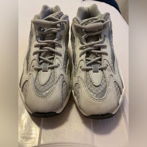 Adidas Yeezy boost 700 v2